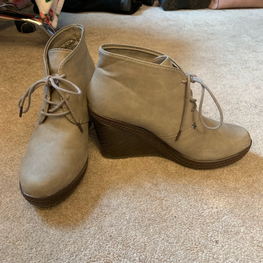 Dr. Scholl’s wedge booties